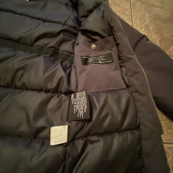 Boy or girl unisex pre own winter coat in excellent condition . Size s - m - Picture 9 of 9